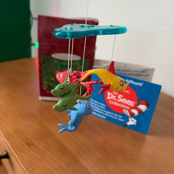 DR SUESS HALLMARK KEEPSAKE ORNAMENT 2000 Collector’s Series One Fish Two Fish - Picture 8 of 11